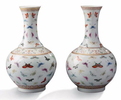 CHINE PÉRIODE GUANGXU (1875-1908) Paire de vases de forme shangping en porcelaine...