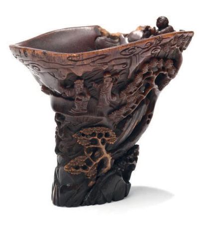 CHINE XVIIIe siècle Coupe libatoire en corne de rhinocéros, finement sculptée de...