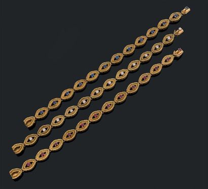 BOUCHERON Ensemble de trois bracelets en or jaune 18K (750) composés de maillons...