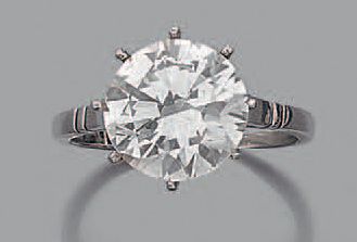 null # Bague en platine (950) sertie d'un diamant de taille moderne.
Poids du diamant:...