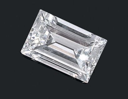 null # Bague en platine (950) et or gris 18k (750) sertie d'un diamant de taille...