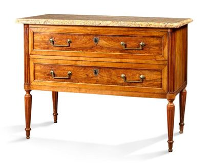 null Commode sauteuse en bois naturel, décor de réserve, ouvrant à deux tiroirs,...