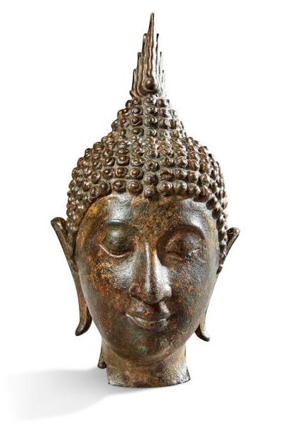 null Tête de Bouddha thaï en bronze 

XVème siècle 

18 x 10 cm

