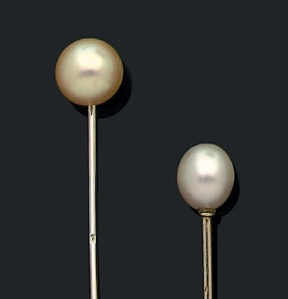 null Deux épingles en or jaune 18k (750) serties de perles supposées fines - non...