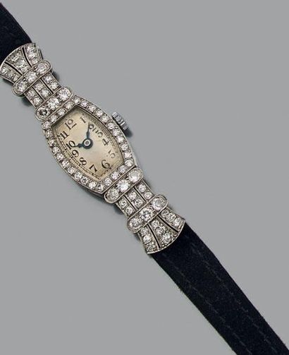 null Montre bracelet de femme en platine (950), cadran rectangulaire, lunette et...
