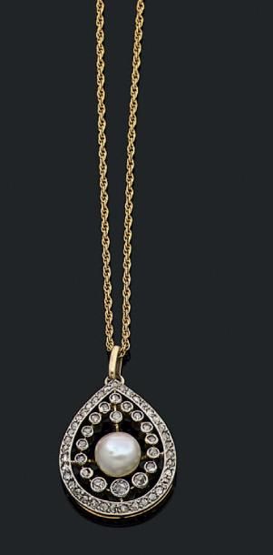 null Pendentif "goutte" en or jaune et gris 18k (750) orné d'une perle supposée fine...