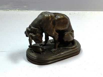 null Alfred JACQUEMART (1824-1896)

Chien à la tortue

Epreuve en bronze à patine...