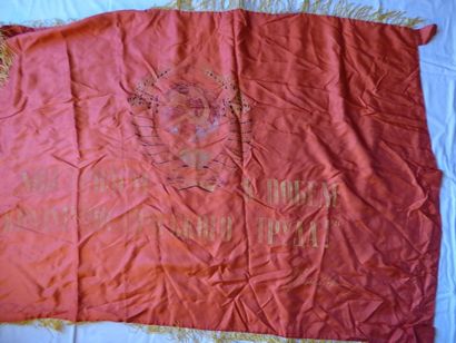 null Grand drapeau de propagande soviétique, imprimé. 

175 x 108 cm 

(petits manques...