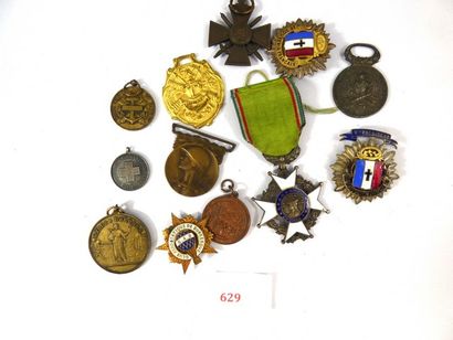 null France Lot de 12 décorations, 1871, 1914-1918. 

SR	

