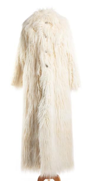 CHANEL Long manteau en fourrure synthétique crème
T36/38. Bon Etat.
Long: 140 cm
Long....