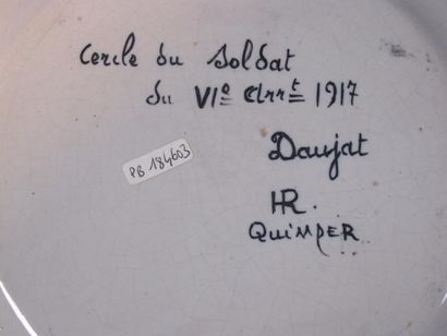 null QUIMPER, assiette en faïence, « Cercle du soldat du VIe Arrt 1917 », fabriquée...