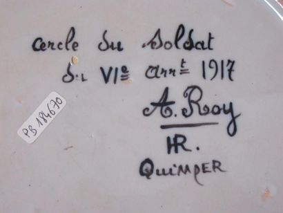 null QUIMPER, assiette en faïence, « Cercle du soldat du VIe Arrt 1917 », fabriquée...