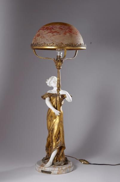 null MEDNAT (XIX-XXe)

Graziella

Sujet en bronze doré et biscuit formant lampe,...