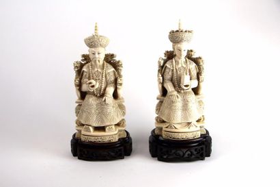 null Chine

Ensemble de deux sujets en ivoire figurant des dignitaires

 H: 21 cm...