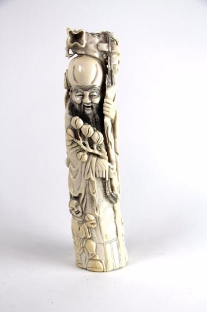 null Chine

Sujet en ivoire figurant Hotei

H:29 cm 

