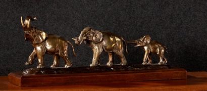 null IRENEE ROCHARD (1906-1984)

Groupe de trois éléphants

Edition en bronze sur...