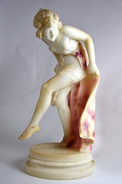 null TRAVAIL FRANCAIS 1930

Sujet en albâtre figurant une danseuse

H: 48 cm


