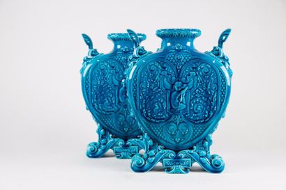 null Théodore DECK (1823-1891)

Paire de vases bouteille à panse aplatie en forme...