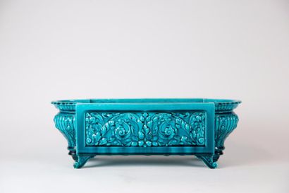 null Théodore DECK (1823-1891)

Jardinière en céramique émaillée bleue turquoise...