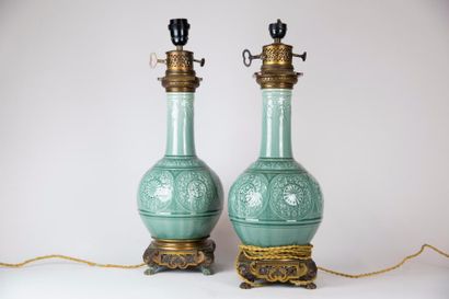 null Théodore DECK (1823-1891)

Paire de vases à col long formant lampes à pétrole...