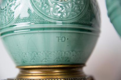 null Théodore DECK (1823-1891)

Paire de vases à col long formant lampes à pétrole...
