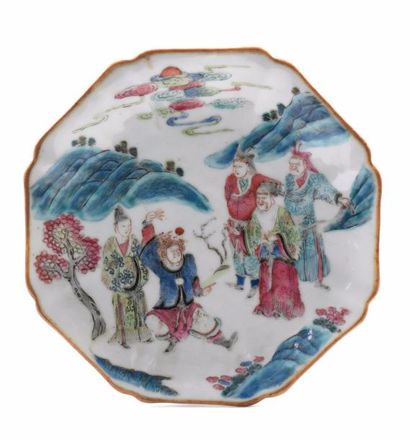 null Chine, marque et époque Tongzhi (1861-1875)

Coupe octogonale en porcelaine...