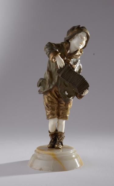 null Demeter Haralamb CHIPARUS (1886-1947) 

"Le petit joueur d'accordéon" 

Sculpture...