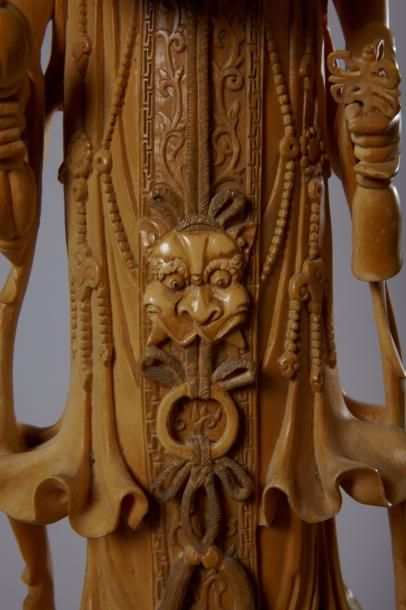 null Importante sculpture en ivoire représentant Avalokiteçvara à plusieurs bras...