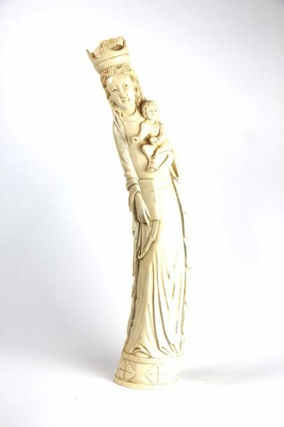 null Statuette en ivoire représentant une Vierge à l'Enfant

Macao vers 1940

H:...