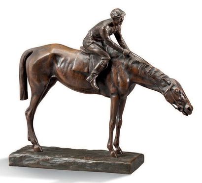 G. FERRARI (XIXe) Jockey sur son cheval
Groupe en bronze patiné signé sur la terrasse.
H:...