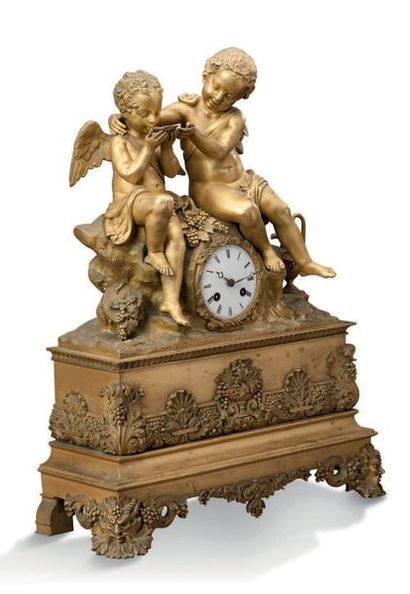 null IMPORTANTE PENDULE en bronze ciselé et doré à décor de deux putti s'abreuvant,...