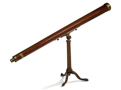 NOËL-JEAN LEREBOURS (1761-1840) Lunette astronomique à corps en acajou et laiton
Signée
Sur...