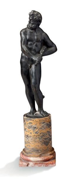 null HERCULE en bronze patiné
Début du XVIIe siècle Socle en marbre (accidents)
H...