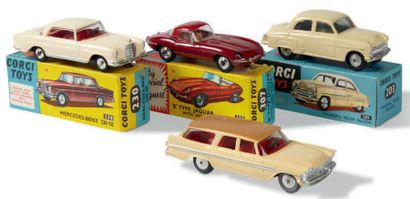CORGI TOYS Lot de 4 petites voitures dans leur boîte d'origine:
- Jaguar Type E,...