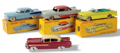 DINKY TOYS Lot de 4 petites voitures dans leur boîte d'origine:
- Chrysler "New Yorker",...
