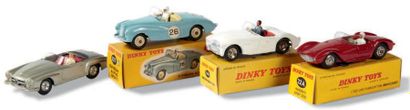 DINKY TOYS Lot de 4 petites voitures dans leur boîte d'origine:
- Maserati Sport...
