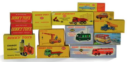 DINKY TOYS Lot d'environ 80 boîtes vides pour miniatures Dinky Toys et Dinky Supertoys
Etat...