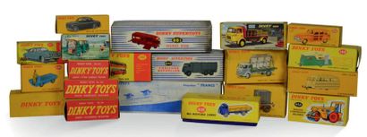 DINKY TOYS Lot d'environ 80 boîtes vides pour miniatures Dinky Toys et Dinky Supertoys
Etat...