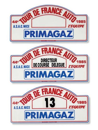 null TOUR DE FRANCE AUTO
Lot de trois plaques de Rallye de l'édition 1985
Bon ét...