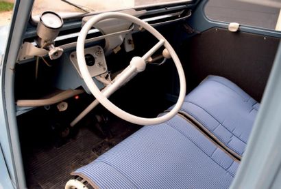 1961 - CITROËN 2CV AZLP Concept génial, la Citroën 2 CV est une voiture simple et...