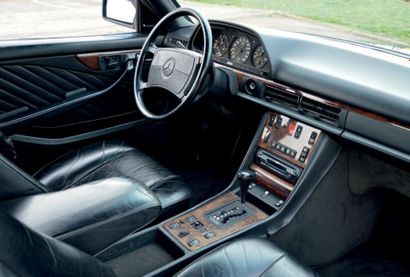 1990 - MERCEDES-BENZ 560 SEC En 1981, Mercedes-Benz remplace le Coupé SLC par le...