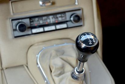 1964 - JAGUAR TYPE E 3.8 Depuis la fin de la guerre, Jaguar incarne le Grand-Tourisme...