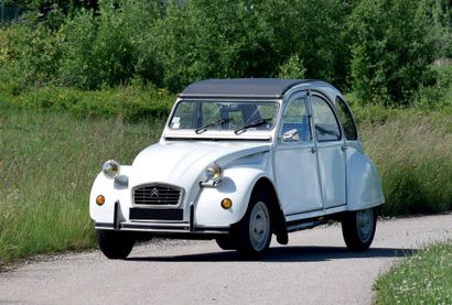 1989 - CITROËN 2CV6 SPECIAL Très bel état de présentation
Restée dans la même famille...