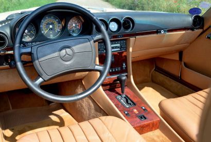 1986 - MERCEDES 560 SL Parfaitement entretenue, historique limpide
Présentation impeccable
Capote...