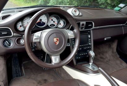 2009 - PORSCHE 911 TYPE 997 TURBO CABRIOLET Performances élevées
Très bonne qualité...