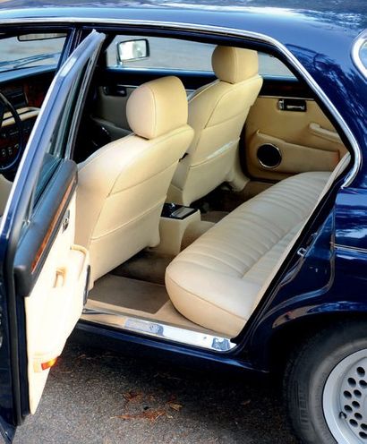 1989 - JAGUAR XJ V12 SOVEREIGN SÉRIE 3 N° de châssis/Chassis number: SAJJDALW4CA482537
Carte...