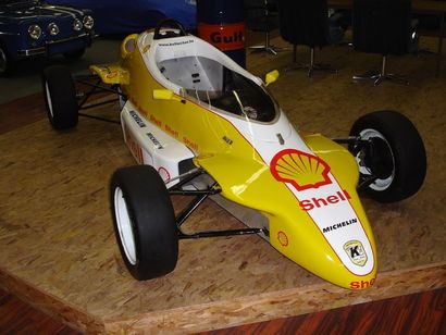 1985 : Formule Ford Rondeau Châssis n° : M585-28/2
Moteur : Ford Kent 1600
 
L’exemplaire...