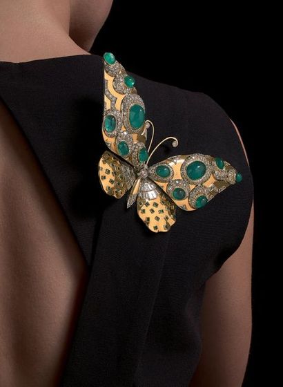 SUZANNE BELPERRON 
Grande broche "papillon" articulée en or jaune 18k (750) et platine...