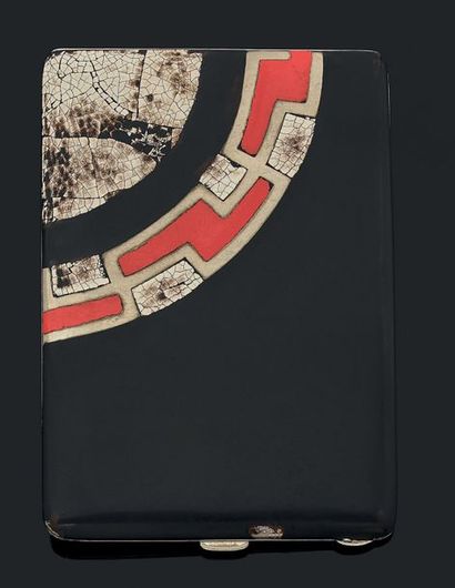 PAUL EMILE BRANDT Attribuè à Etui à cigarettes en laque noir et rouge à décor géométrique...