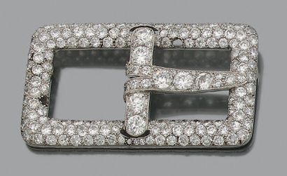 null Broche "boucle de ceinture" en platine et or gris 18k (750) sertie de diamants...